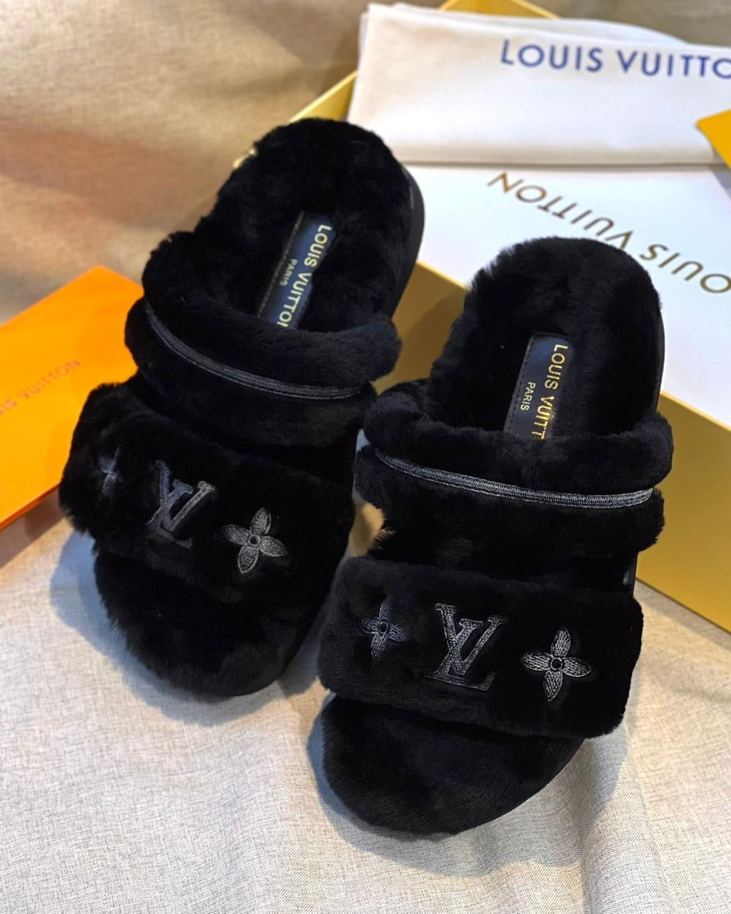 Lv slippers with fur