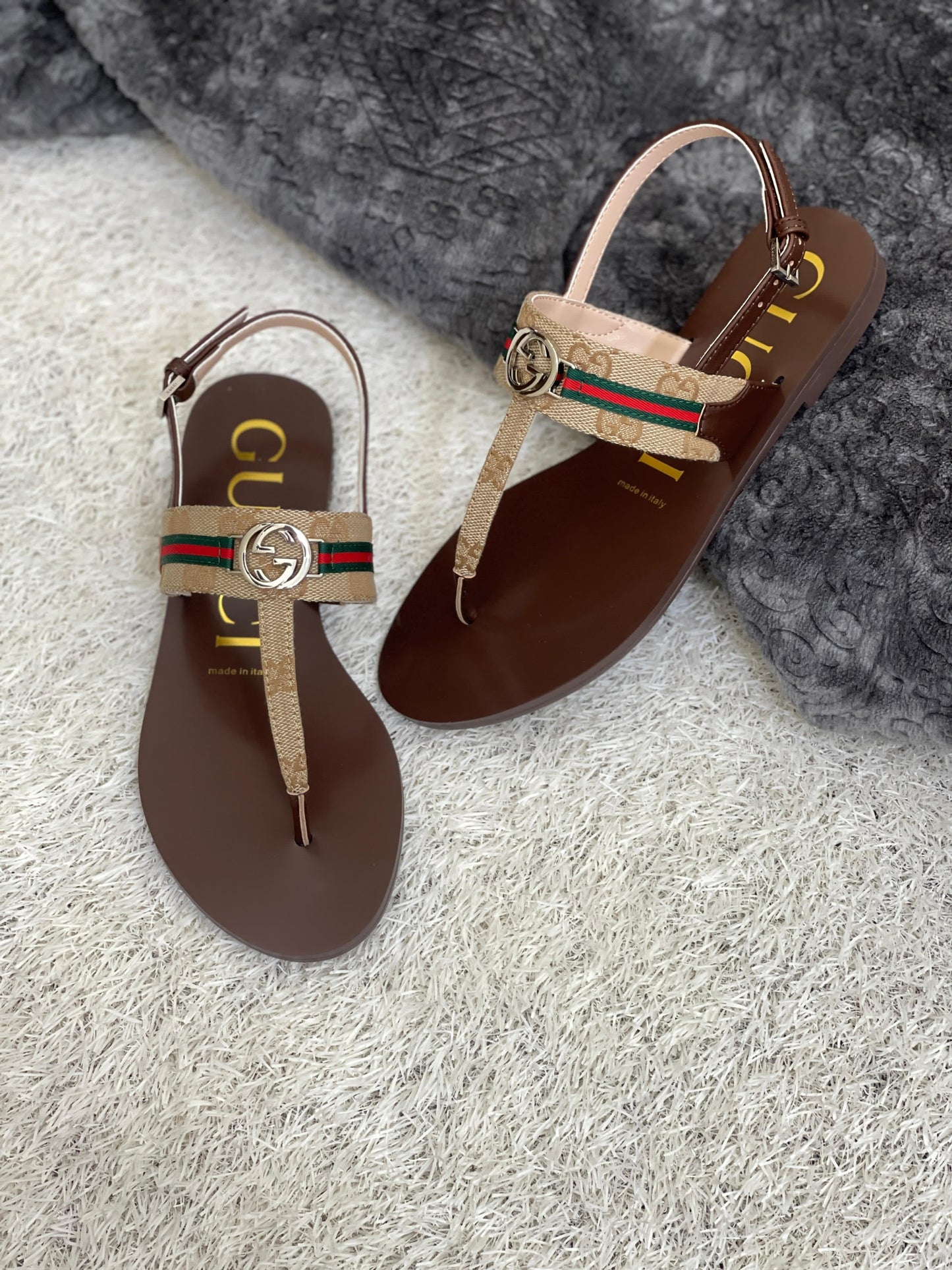 Gucci sandals. - slippers