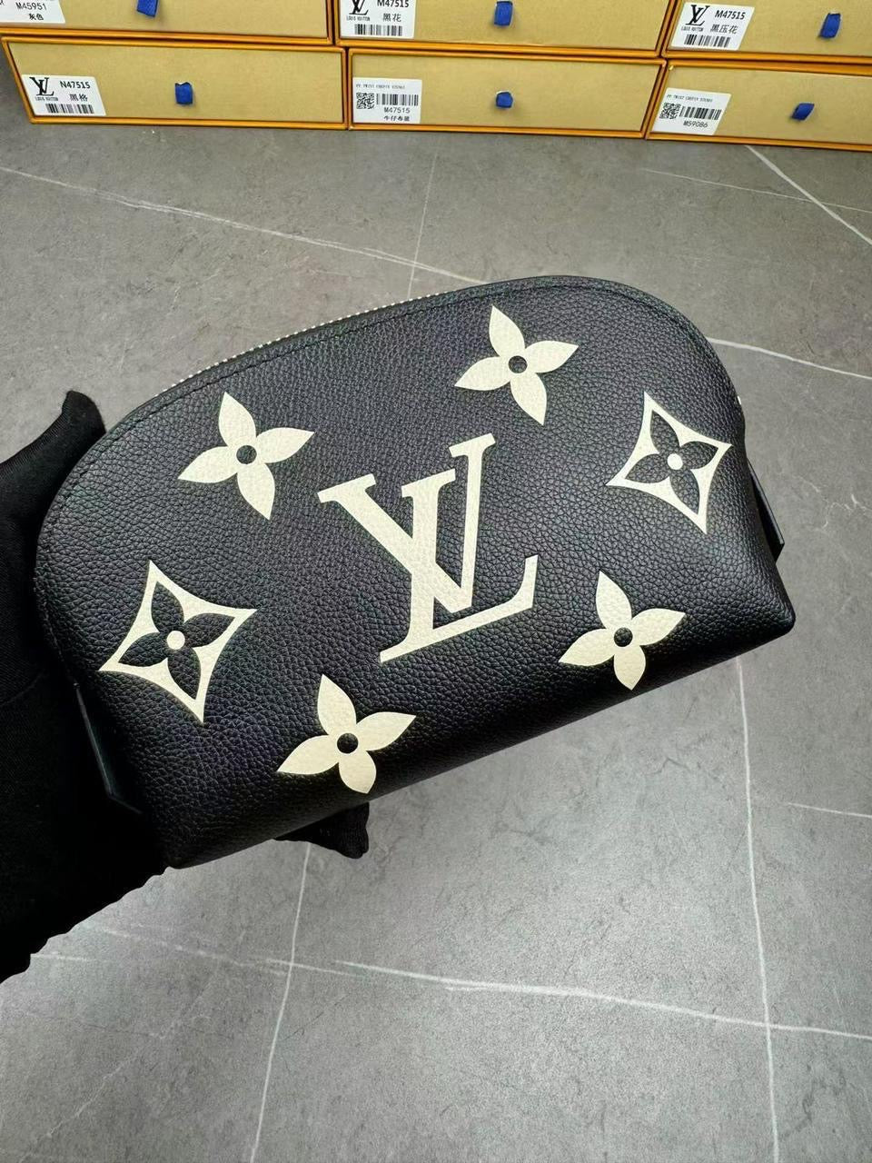 Lv wallet - make up bag