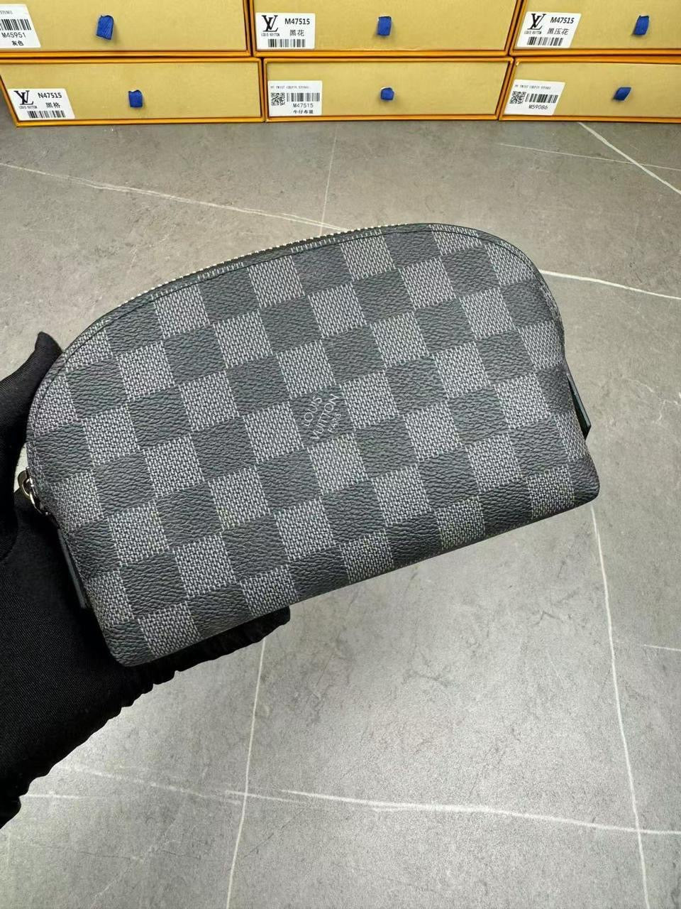 Lv wallet - make up bag