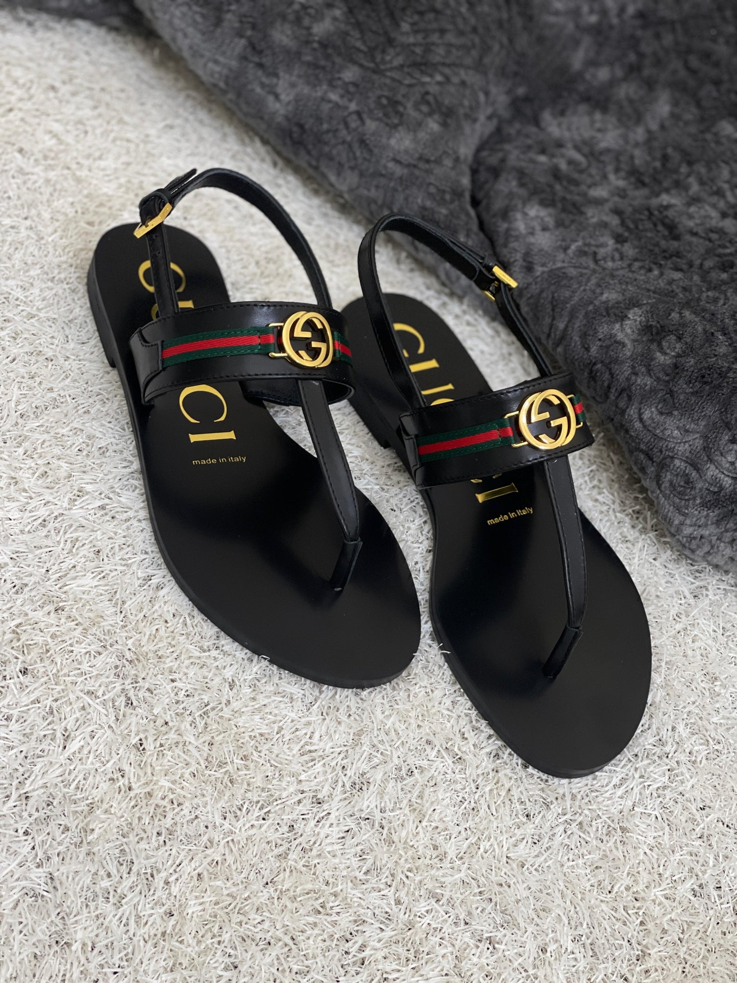 Gucci sandals. - slippers