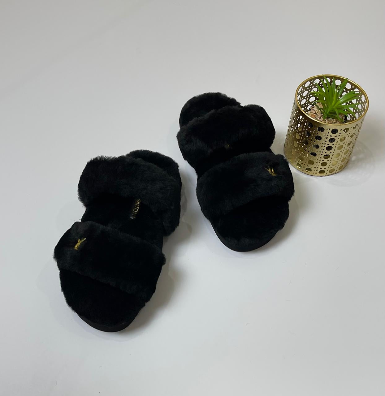 Lv slippers - with fur