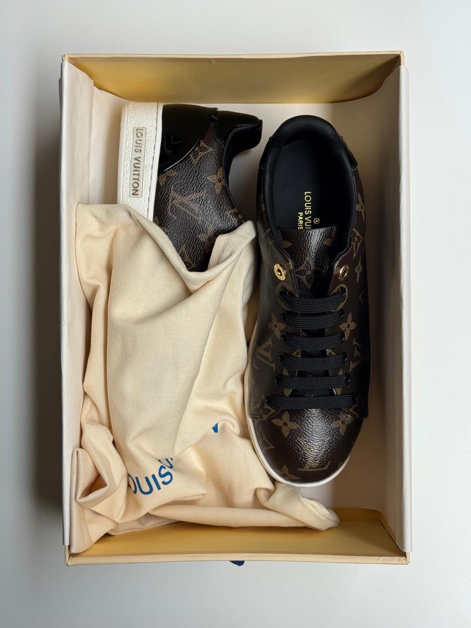 Lv sneakers