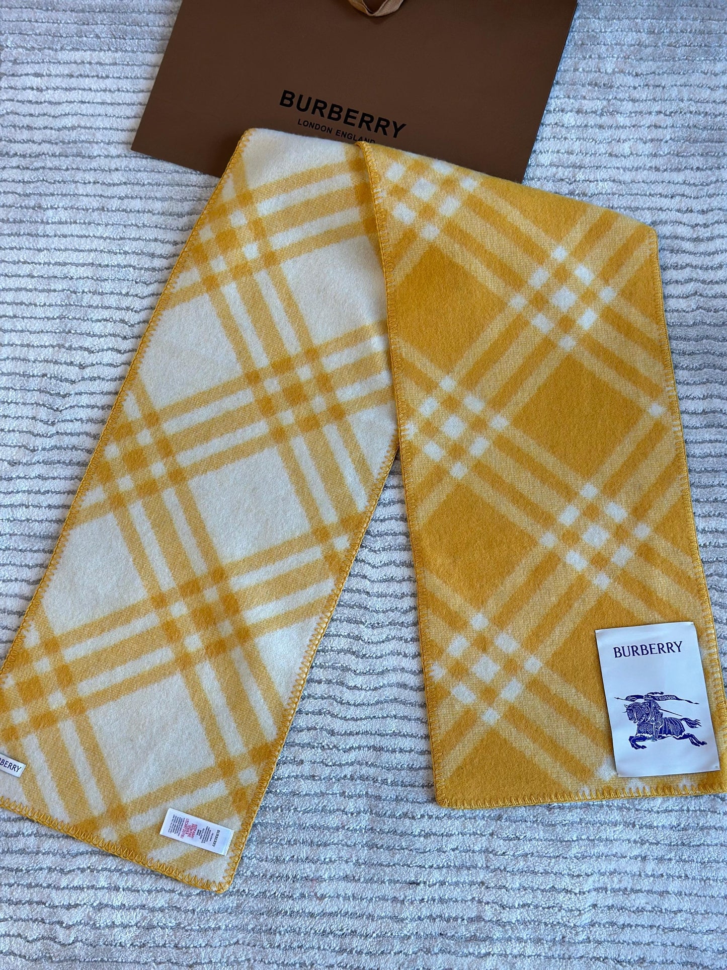 Burberry scarf 180 x30 cm