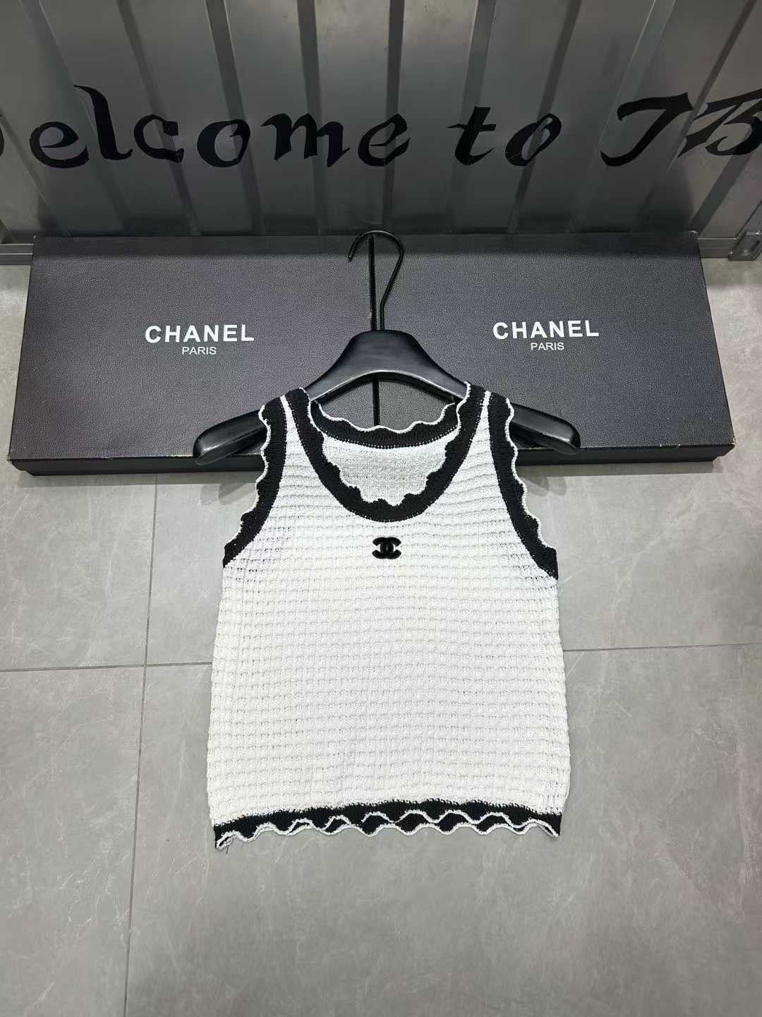Chanel top