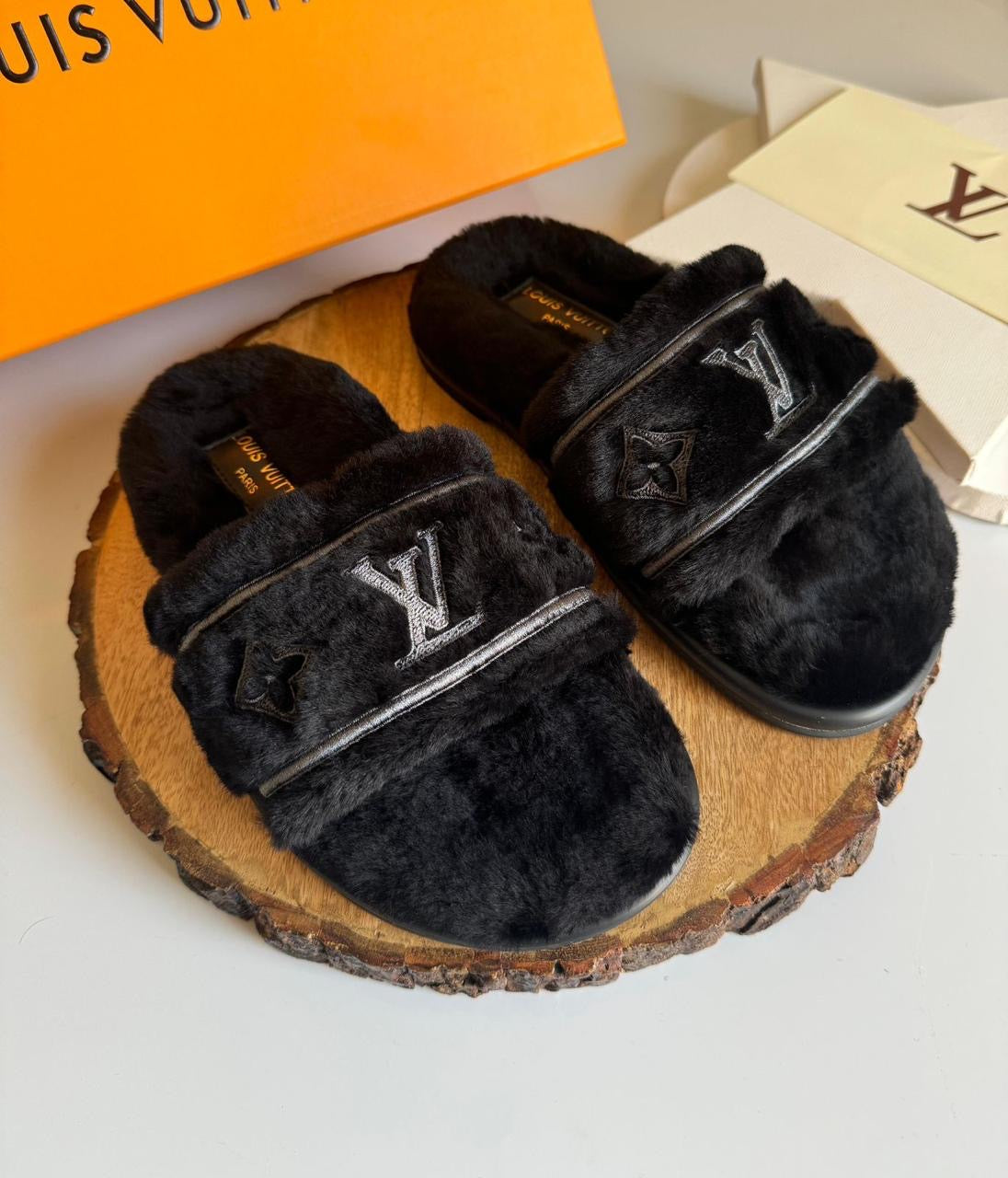 Lv slippers