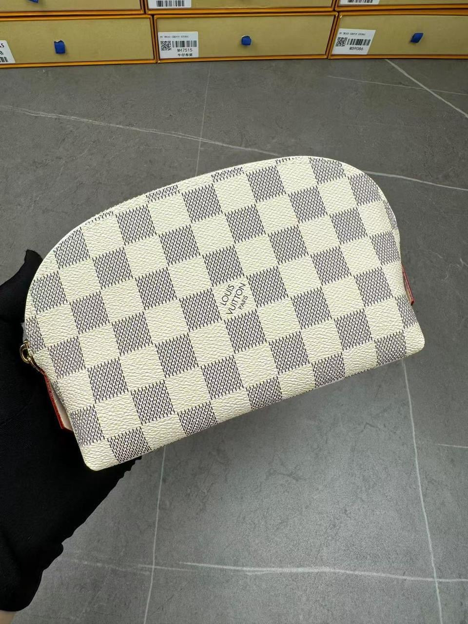 Lv wallet - make up bag