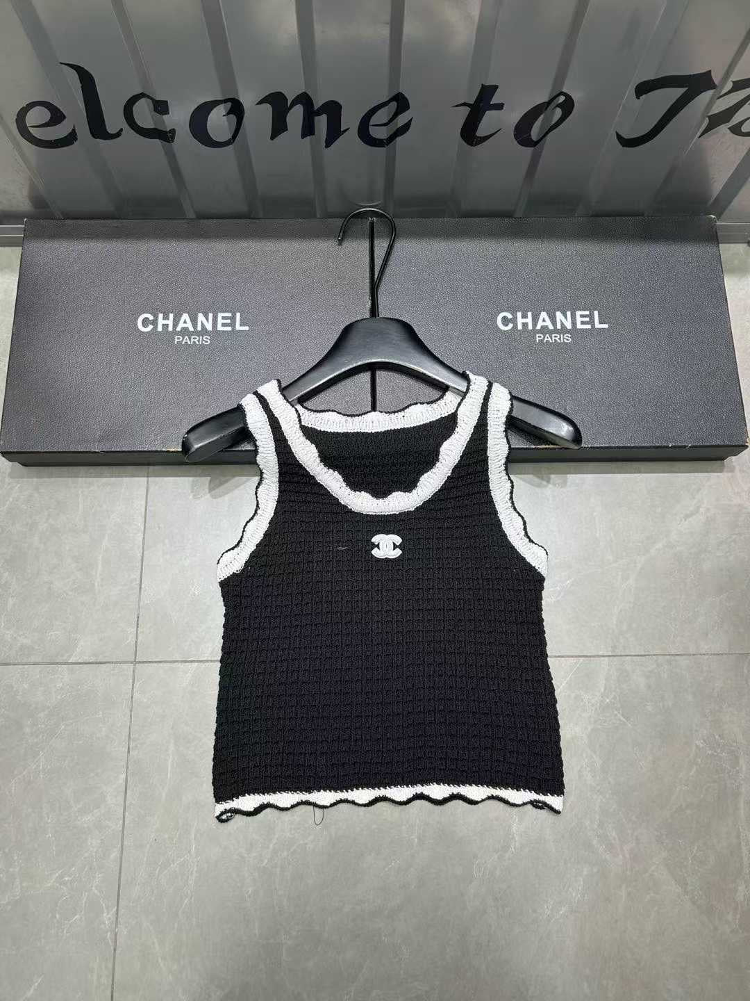 Chanel top