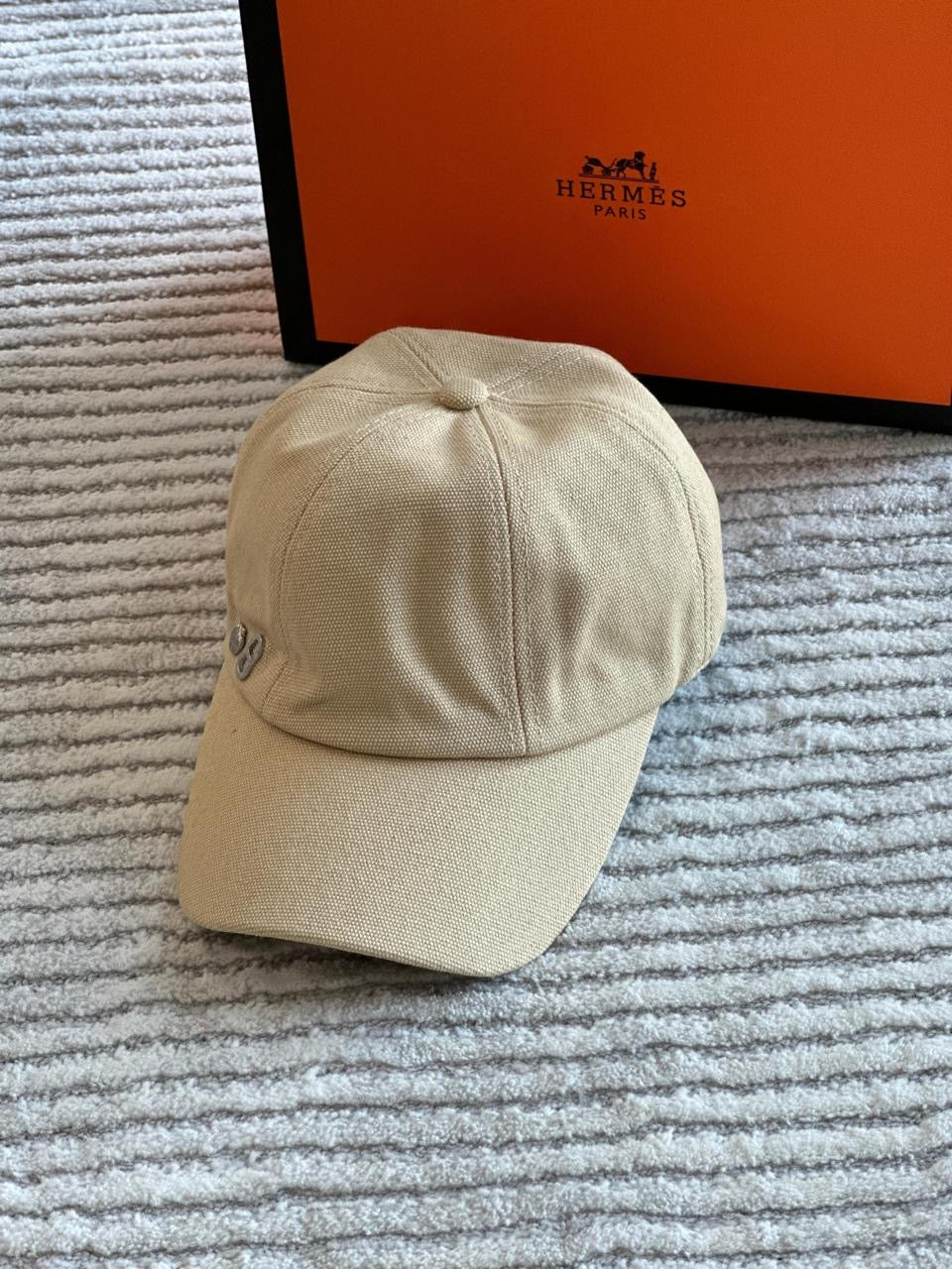 Hermes cap