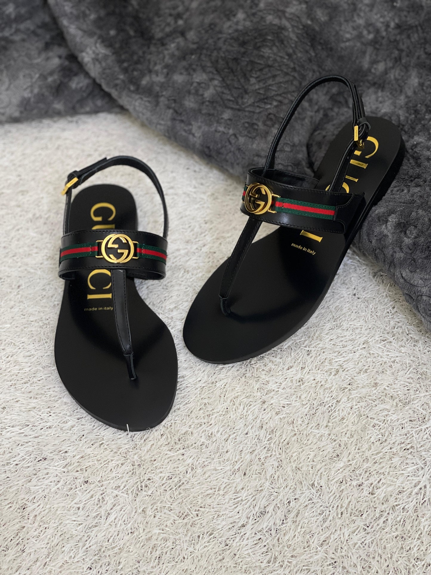 Gucci sandals. - slippers