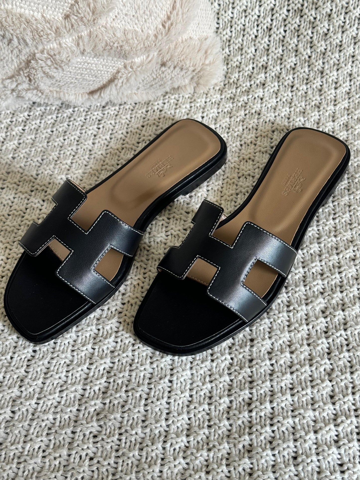 Hermes slippers - black