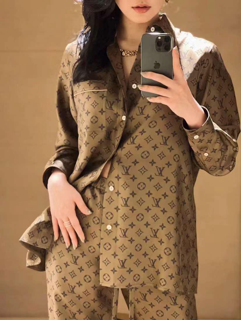 Lv clothes set