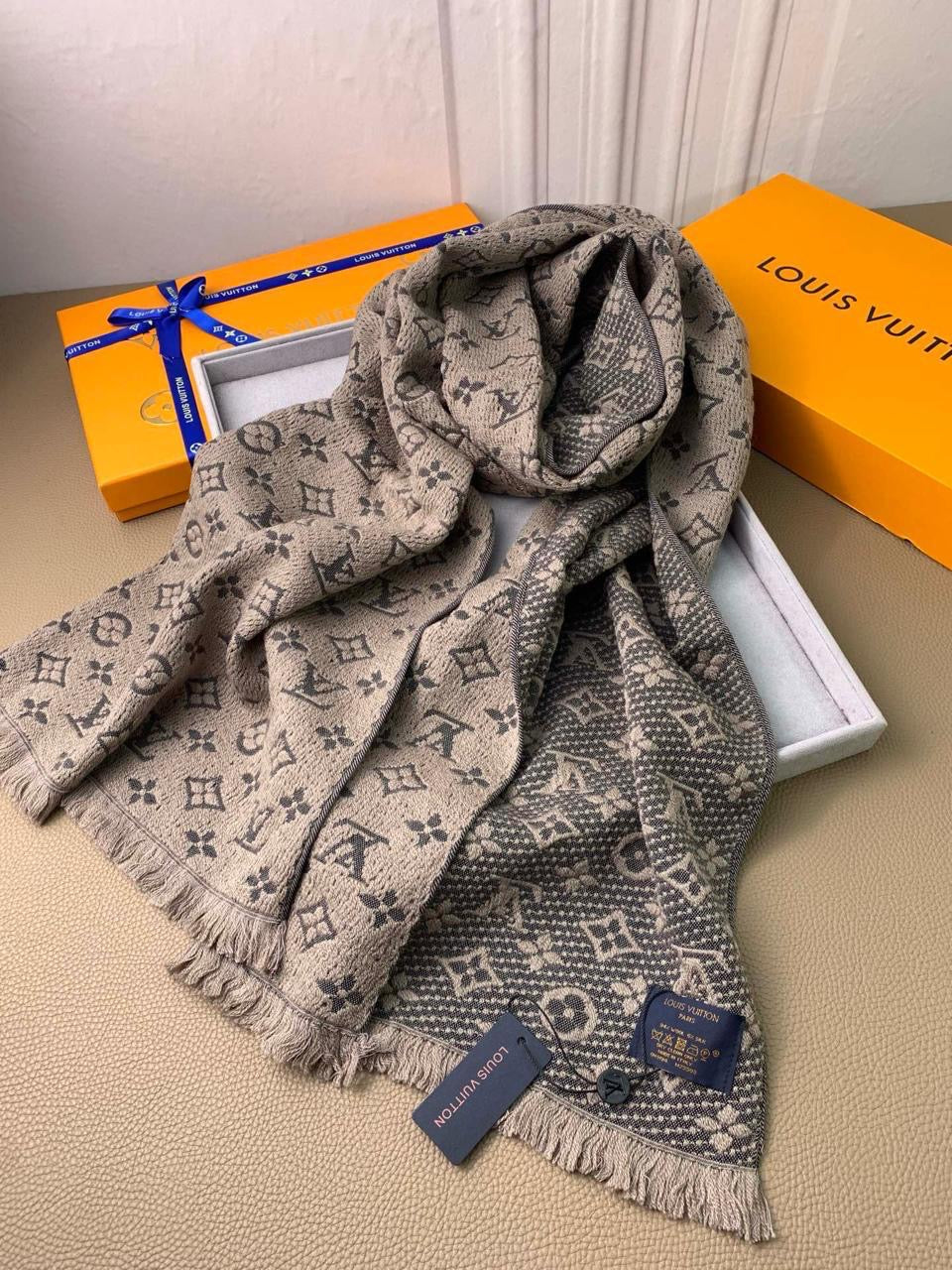 Lv scarf