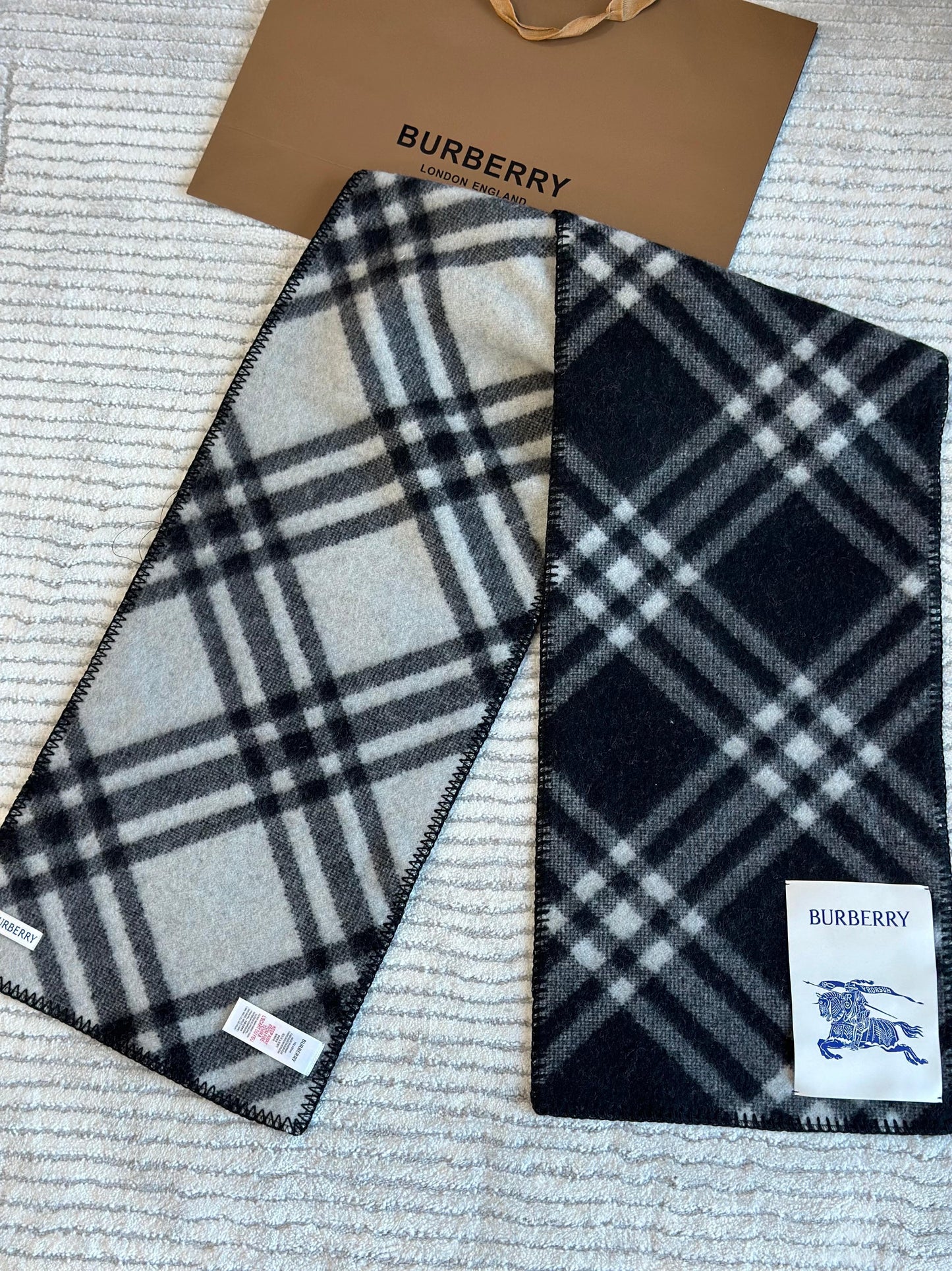 Burberry scarf 180 x30 cm