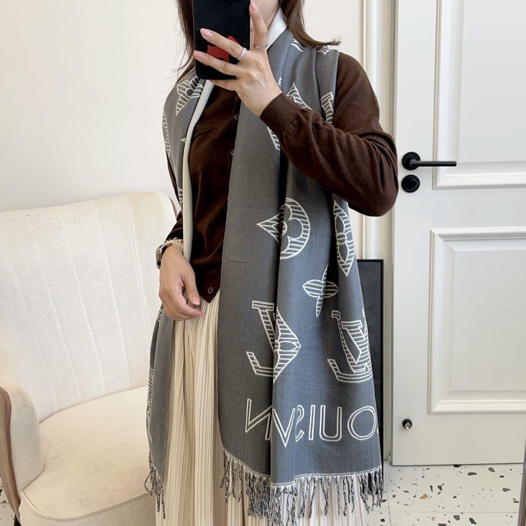 Lv scarf