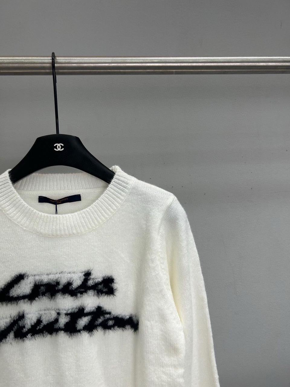 Lv sweater