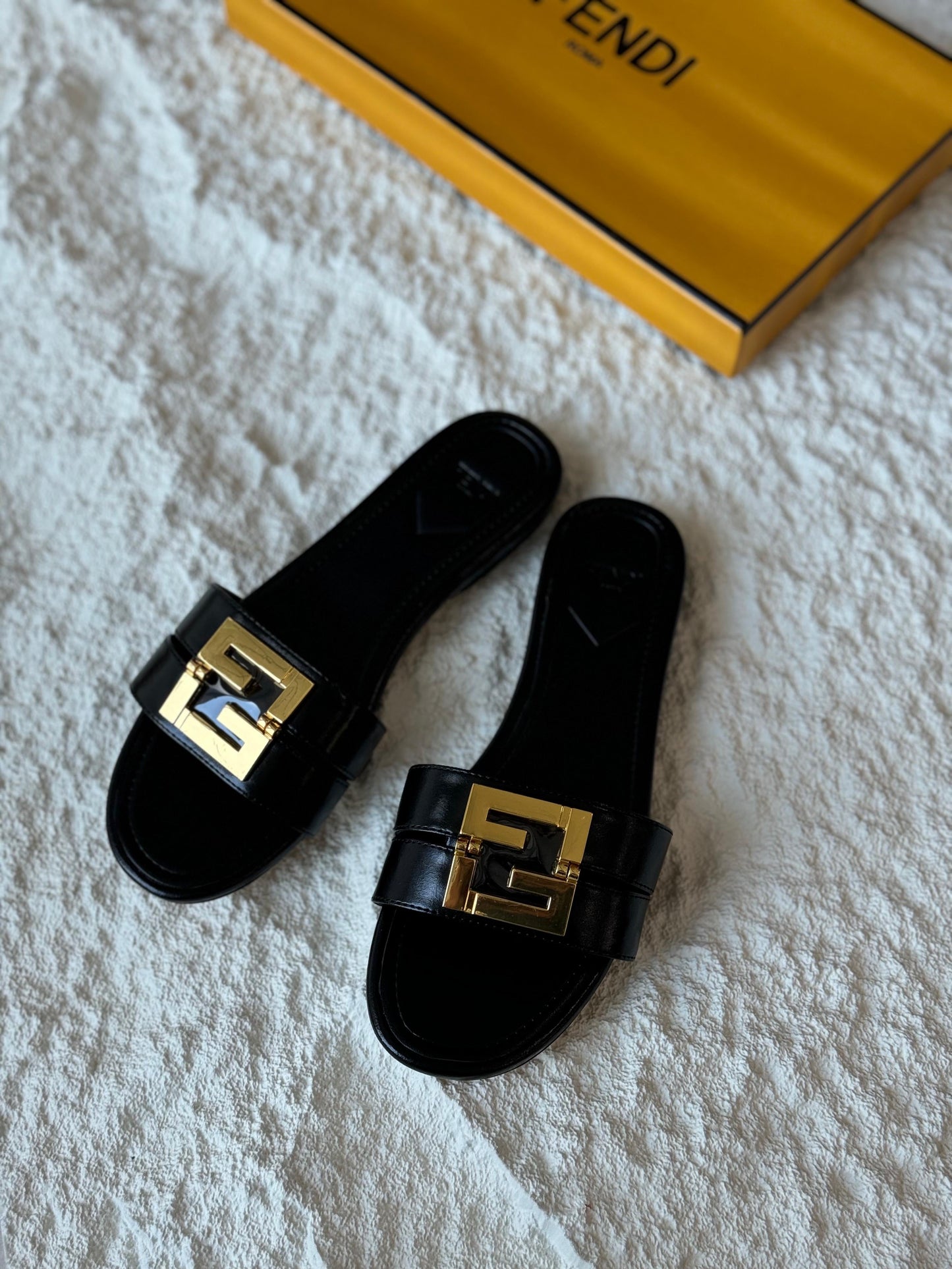 Fendi slippers