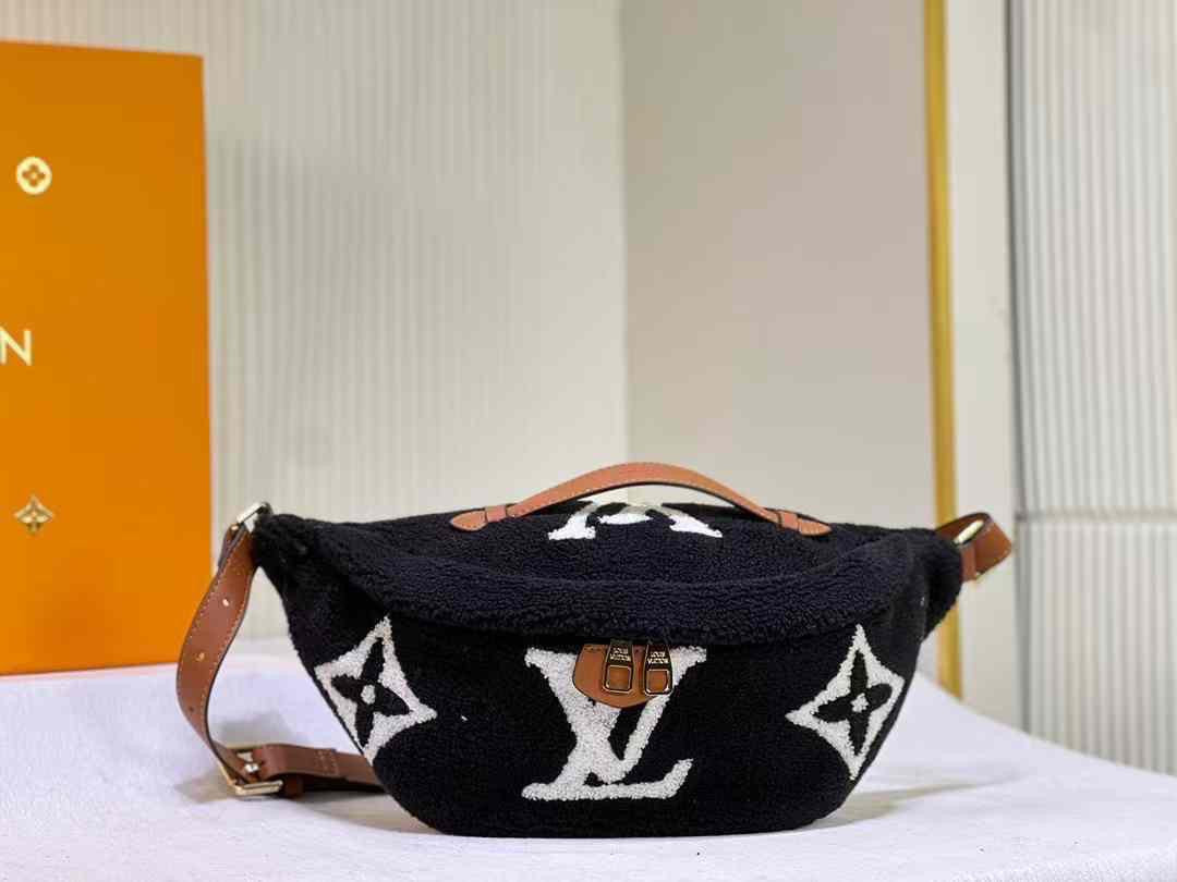 Lv bag - waist bag with fur