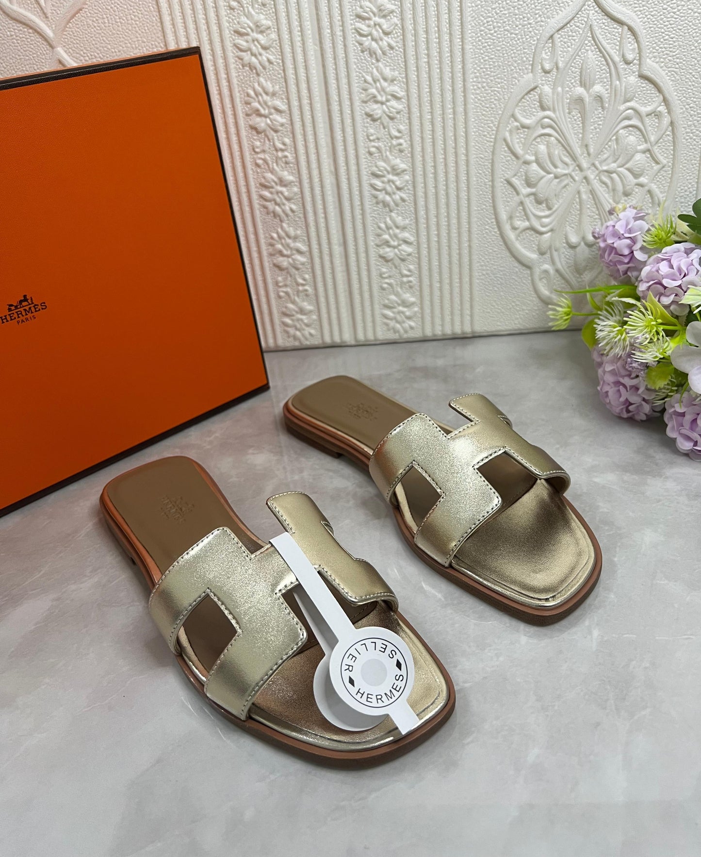 Hermes slippers - gold