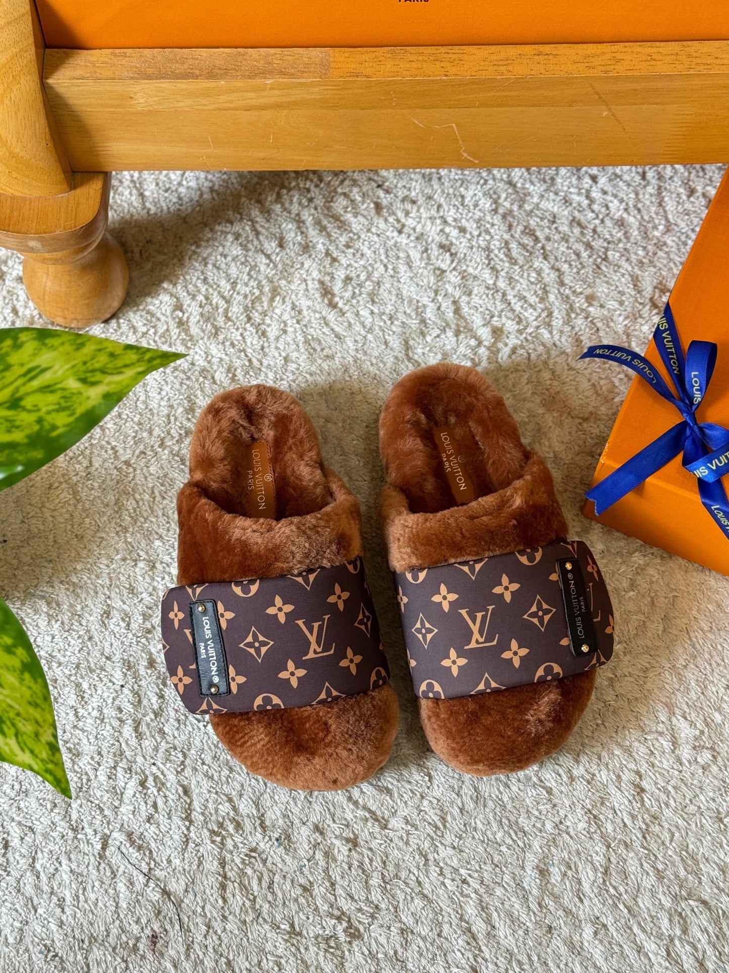 Lv slippers