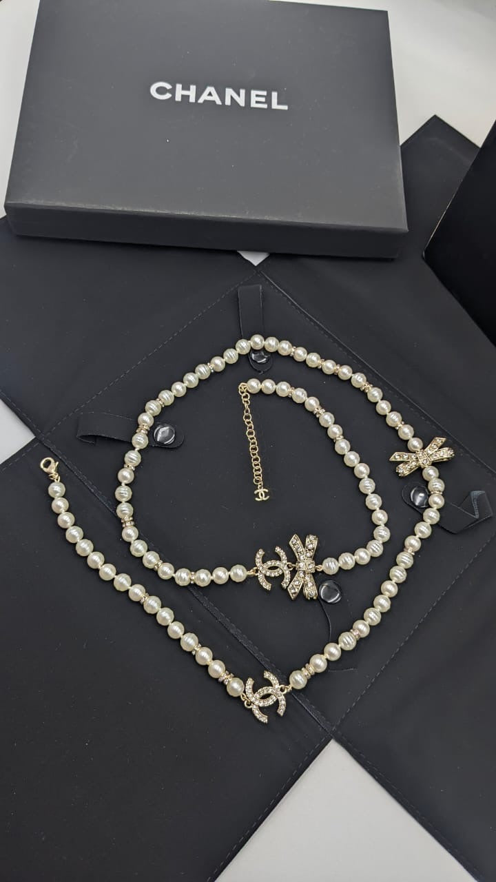 Chanel necklace - pearl long