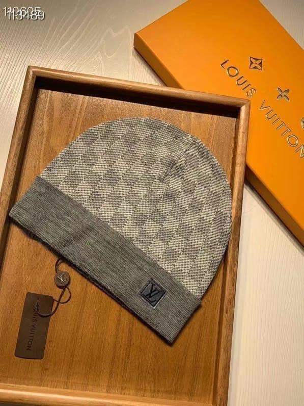 Lv hat