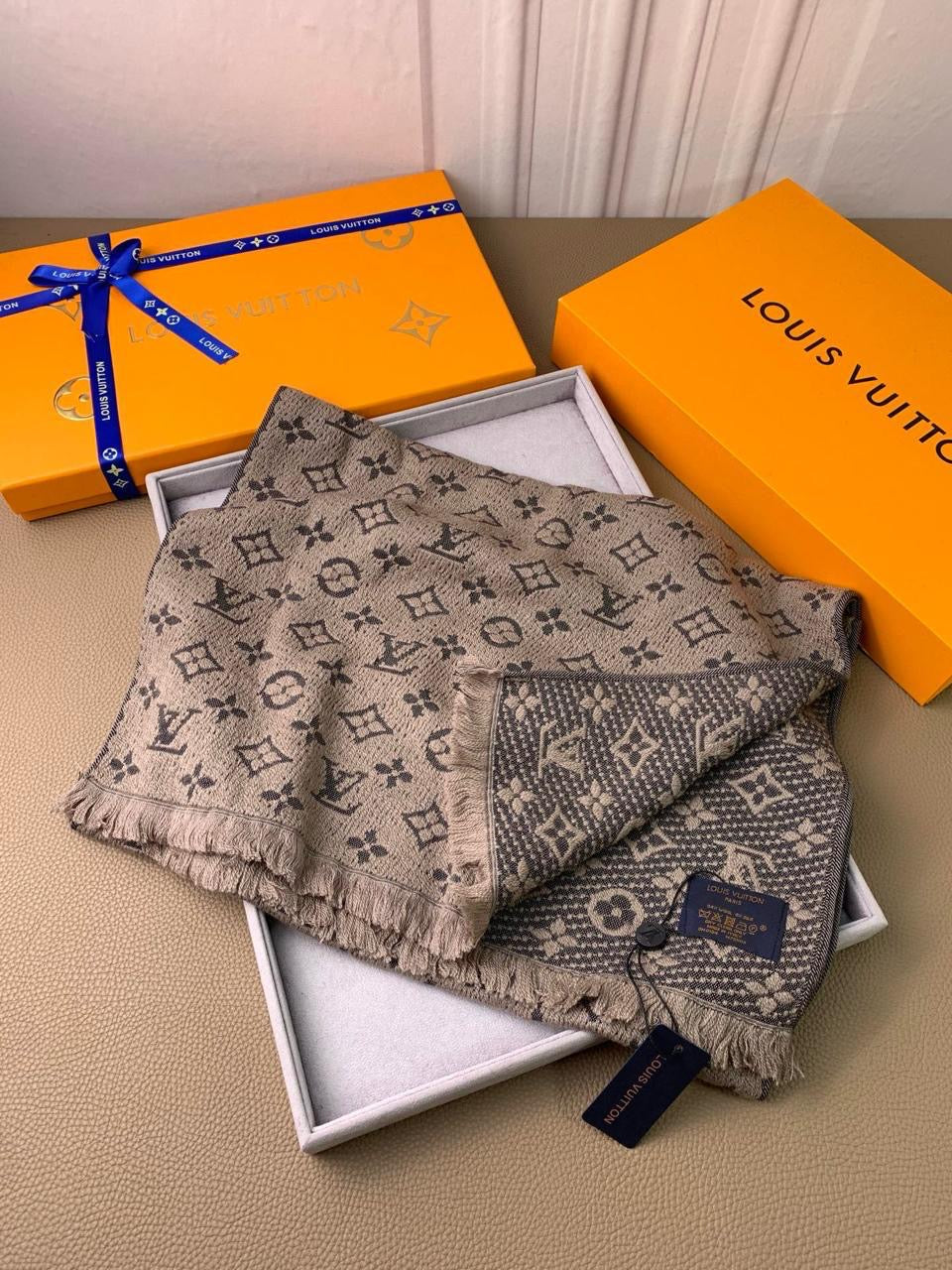 Lv scarf