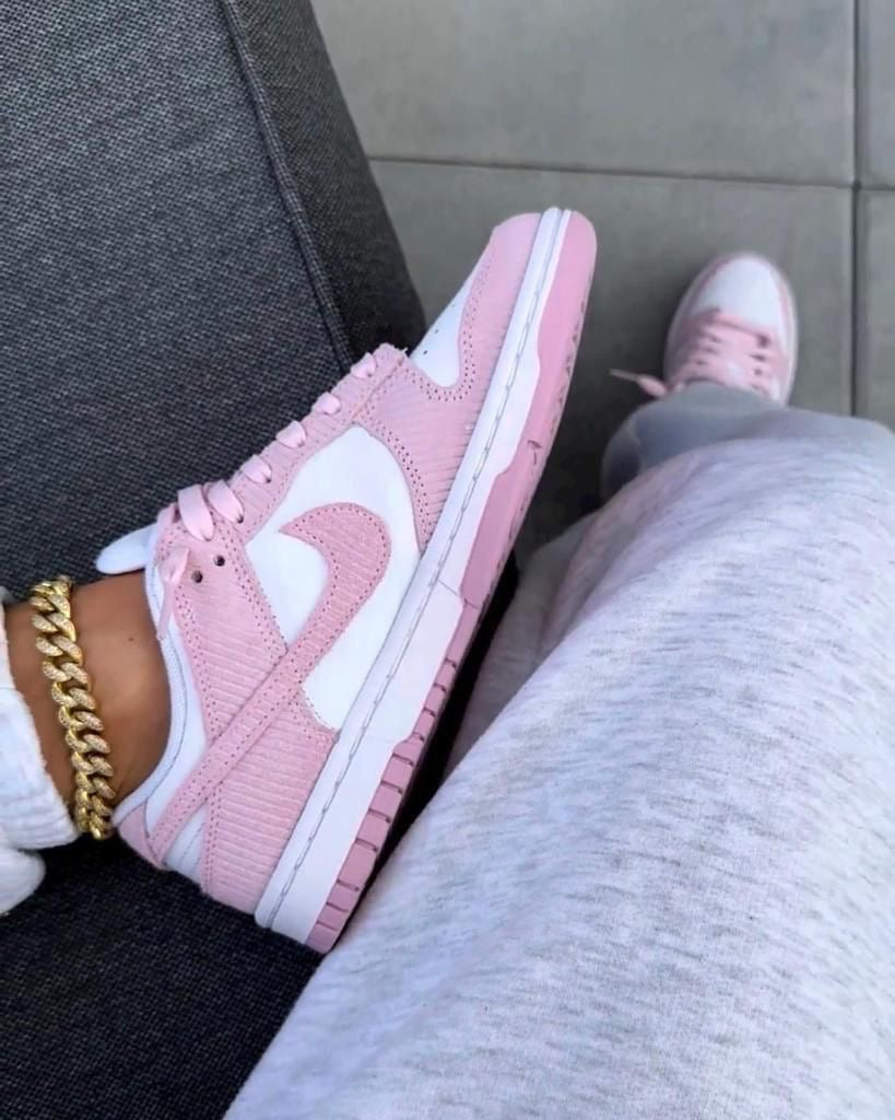 Nike sneakers dunk low