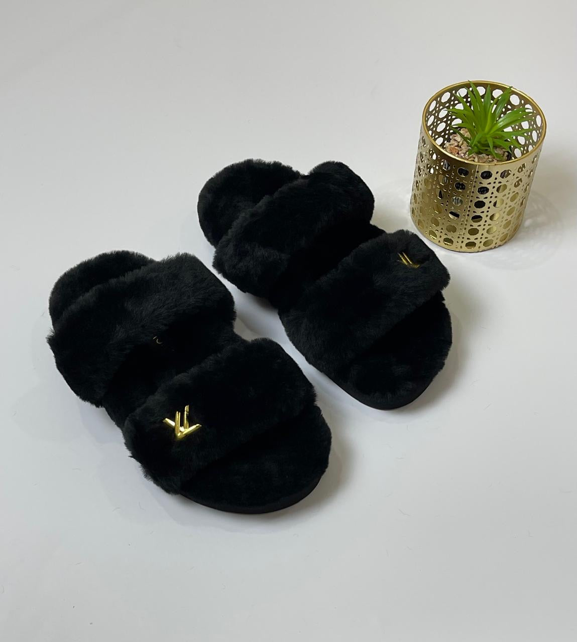 Lv slippers - with fur