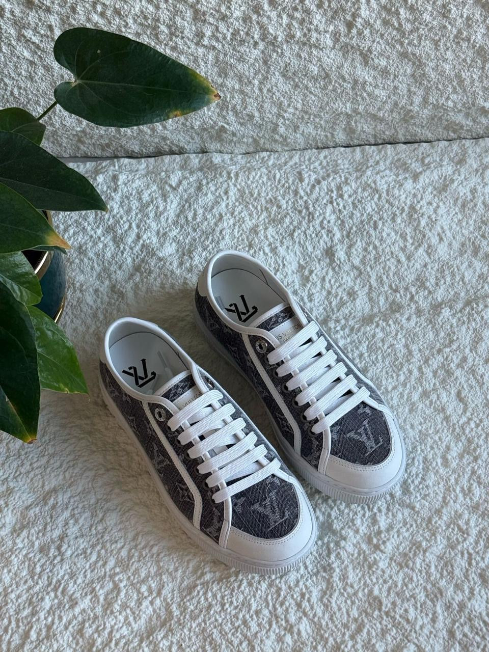 Lv sneakers