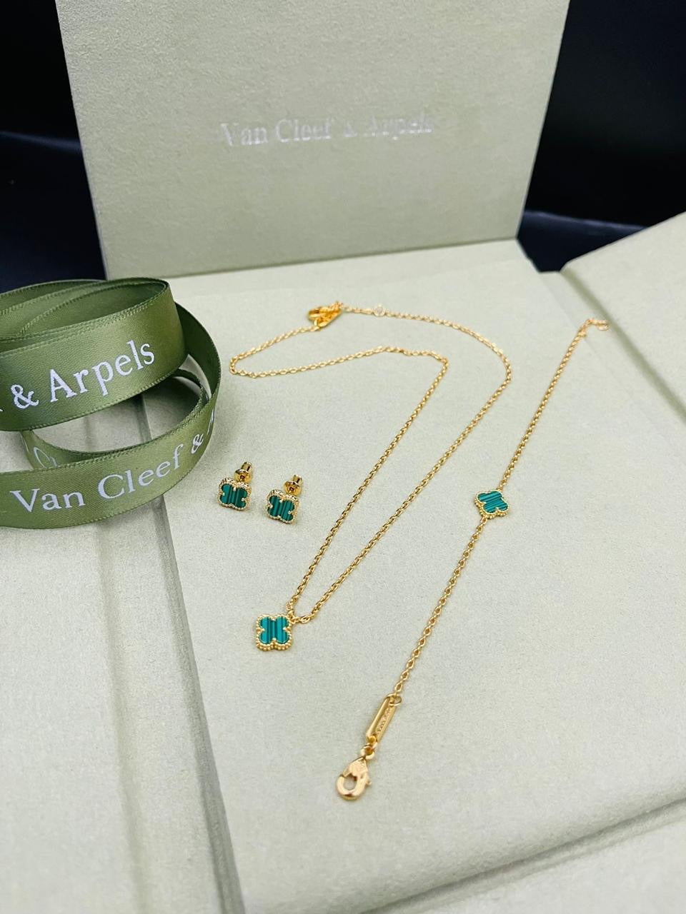 Van cleef jewelry set