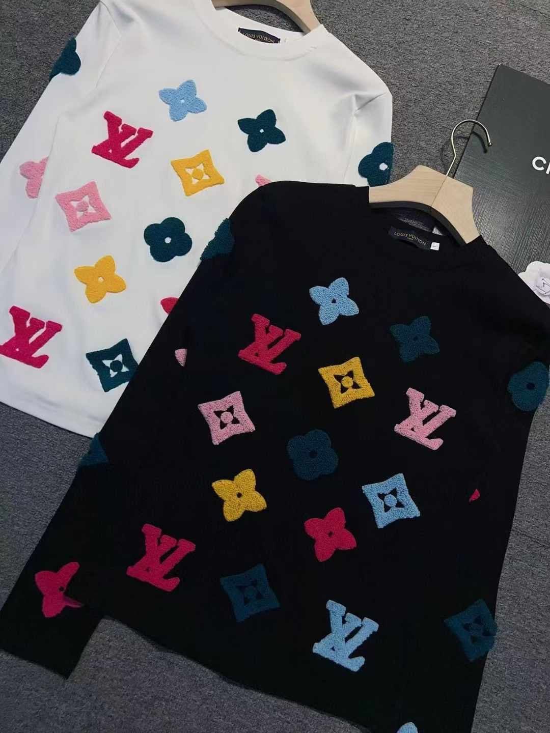 Lv sweater