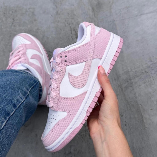 Nike sneakers dunk low