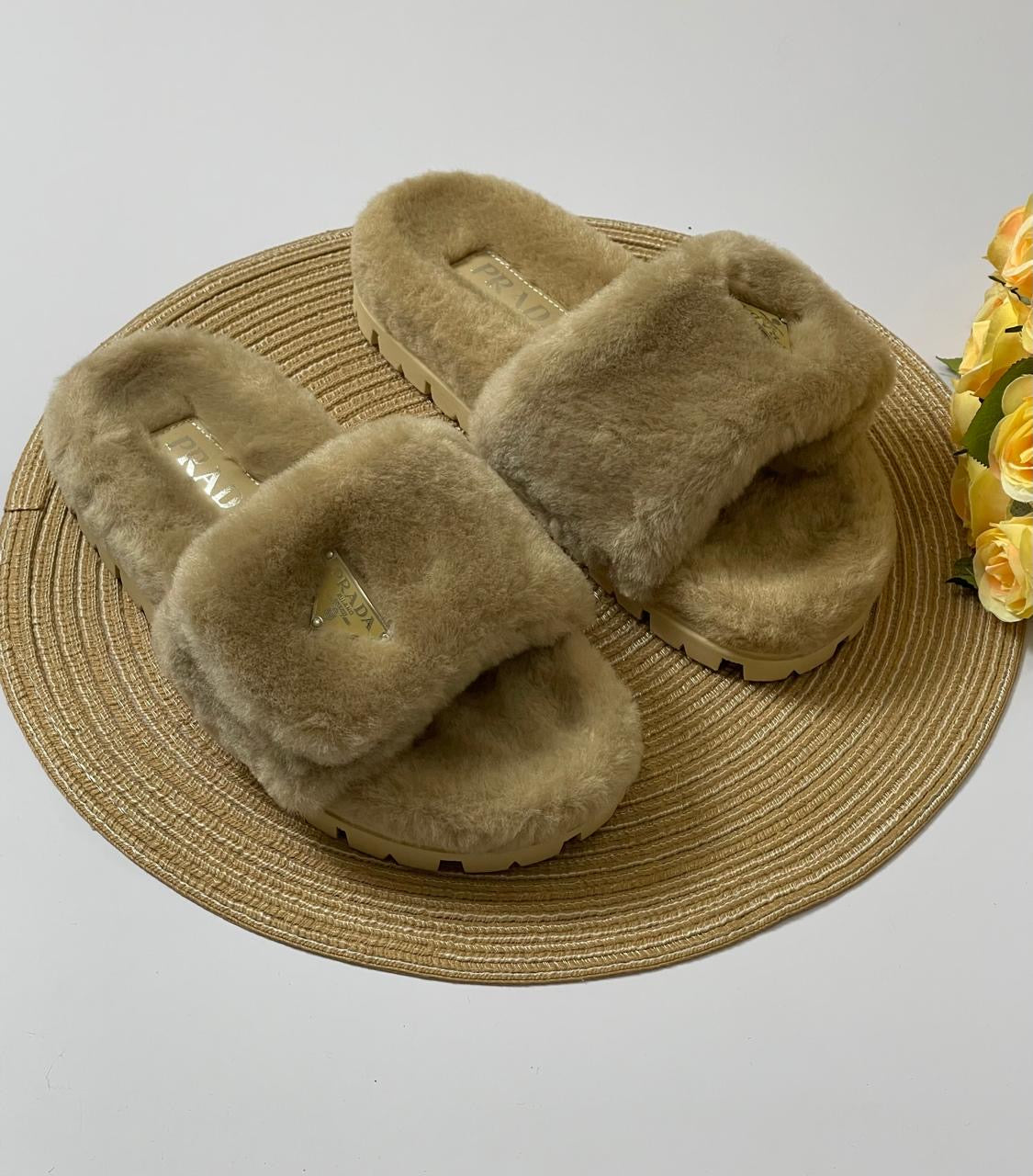 Prada slippers with fur