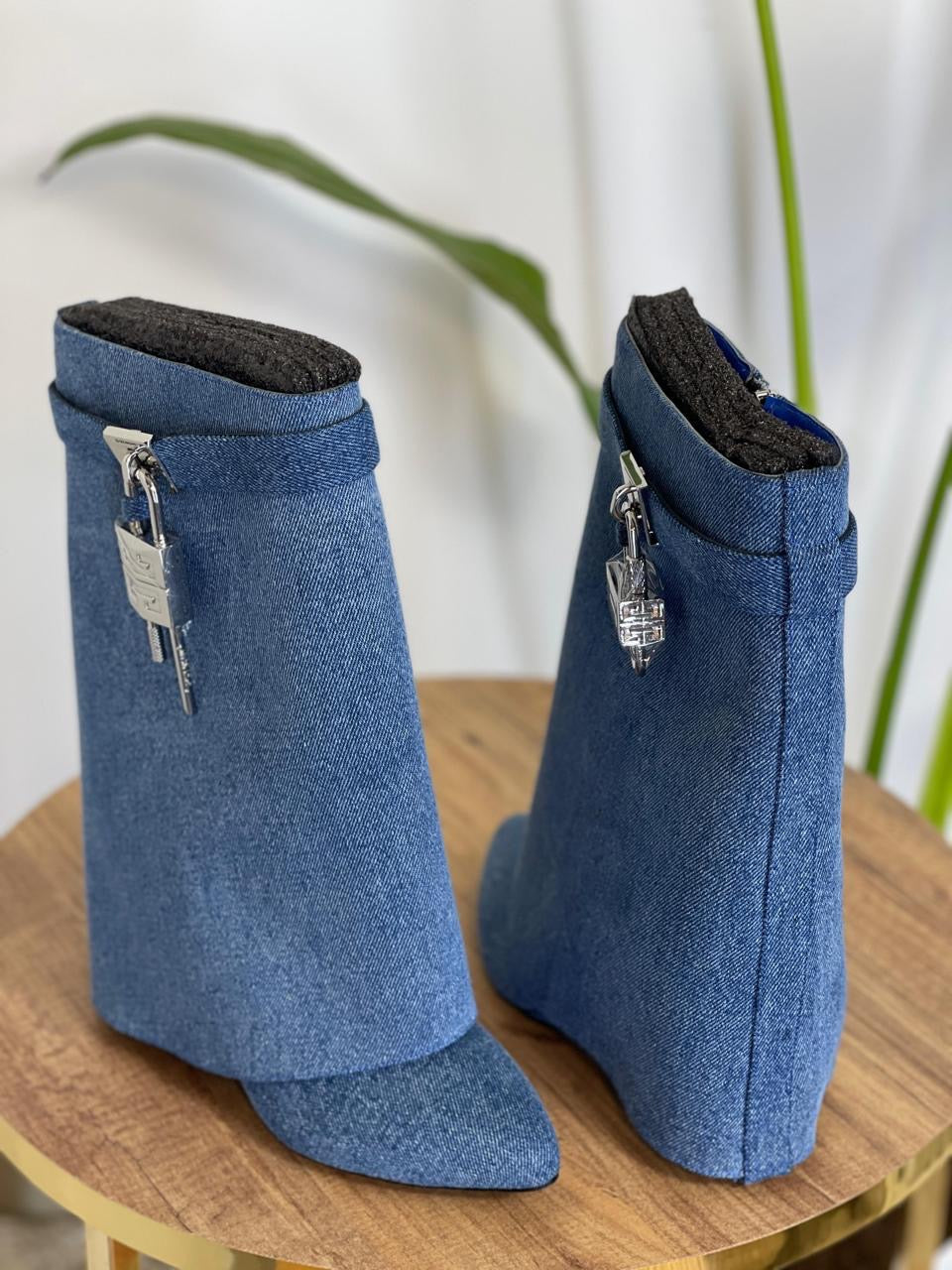 Guvenchy boots