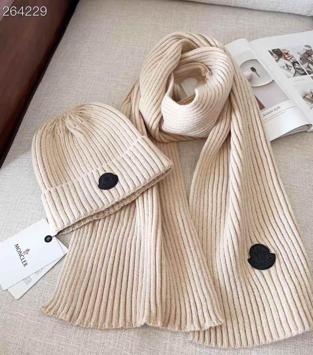 Moncler scarf & hat
