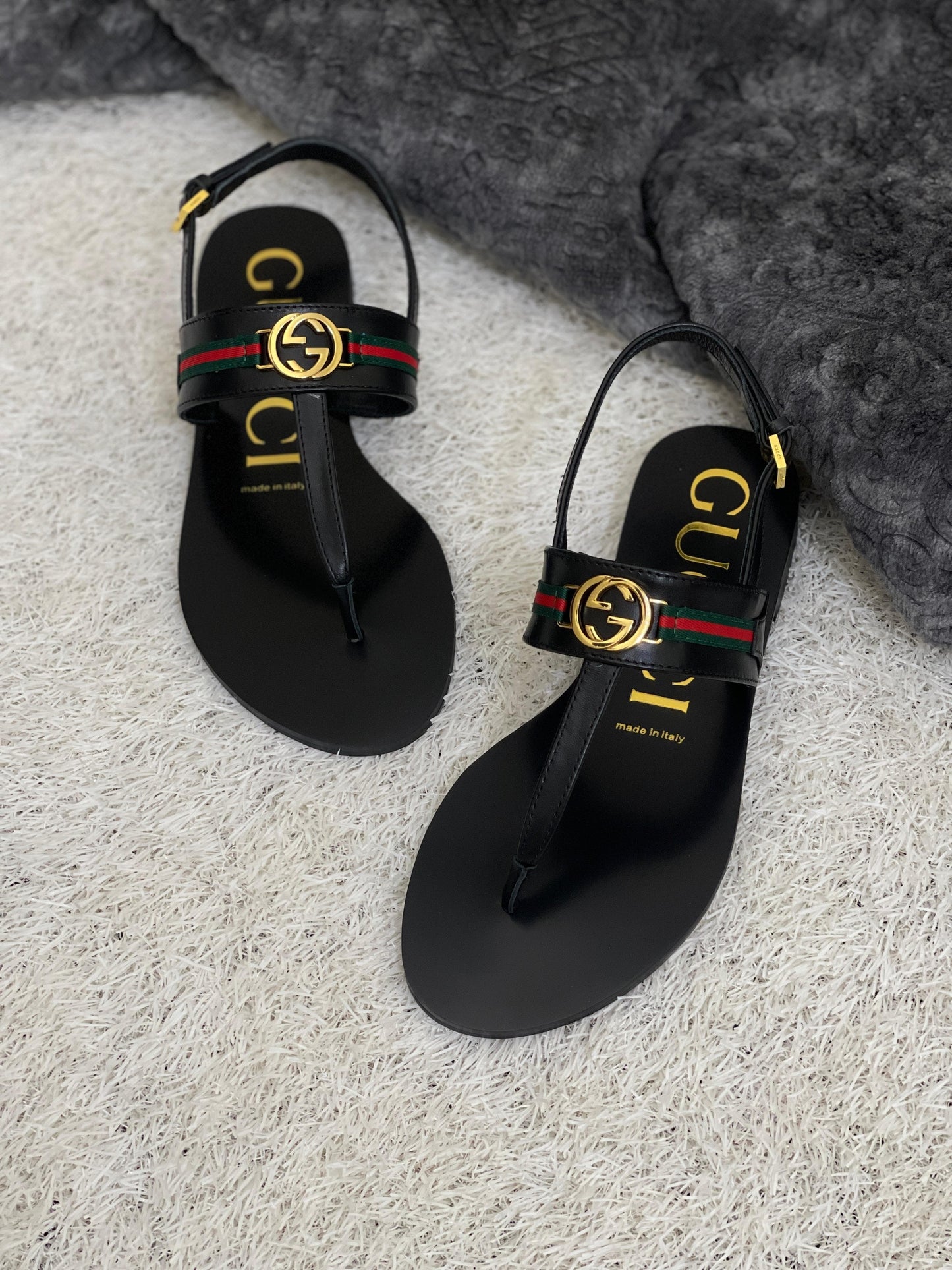 Gucci sandals. - slippers