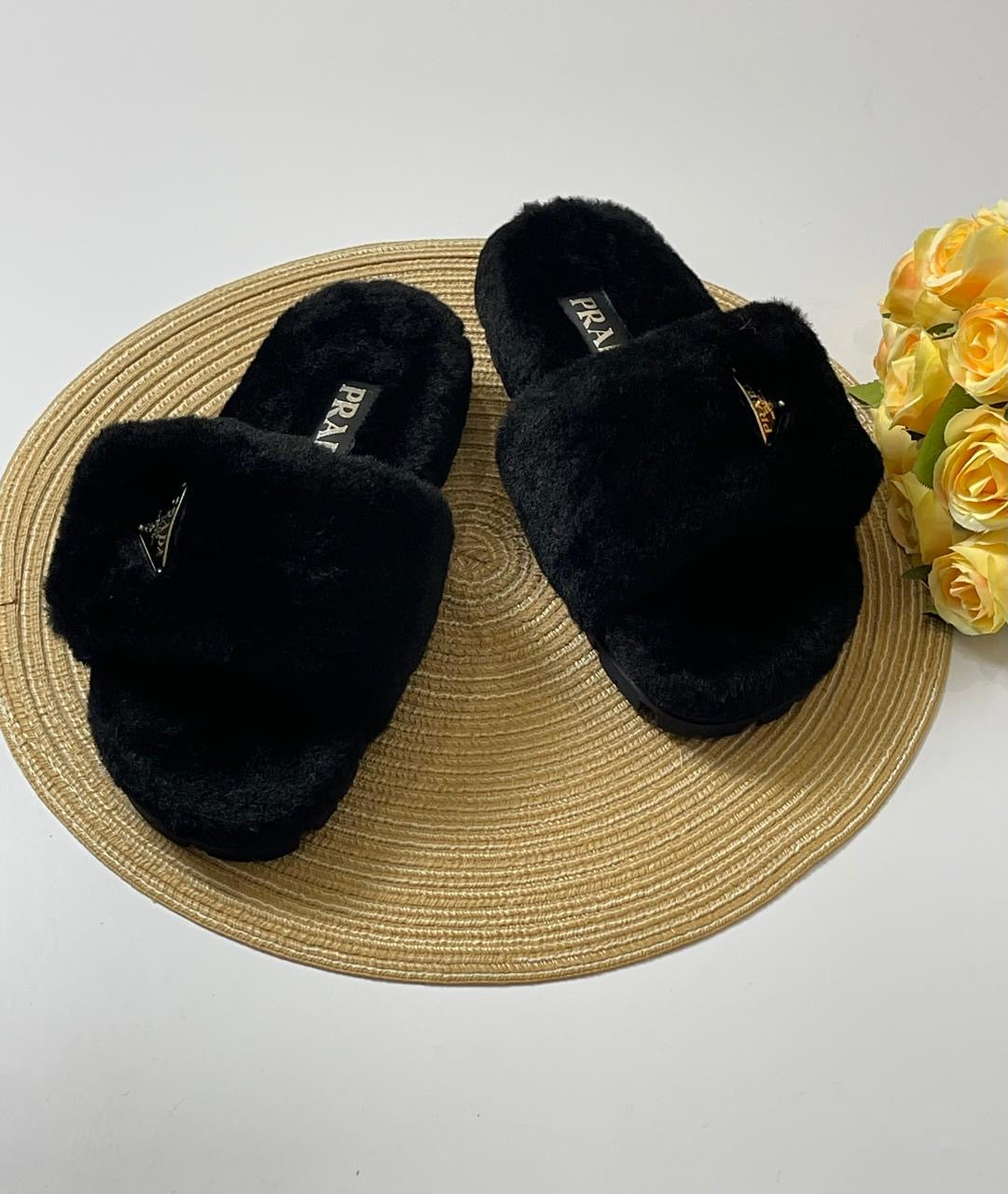Dior slippers with fur