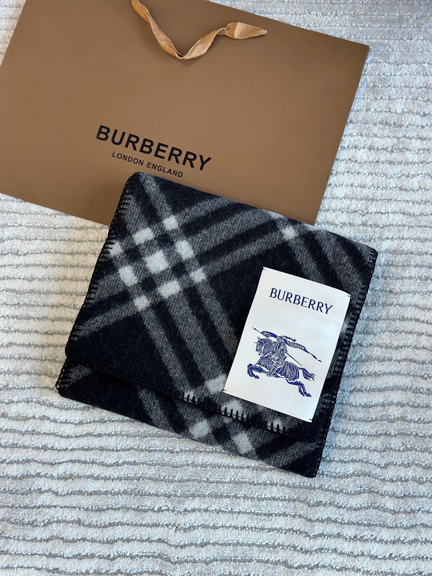 Burberry scarf 180 x30 cm