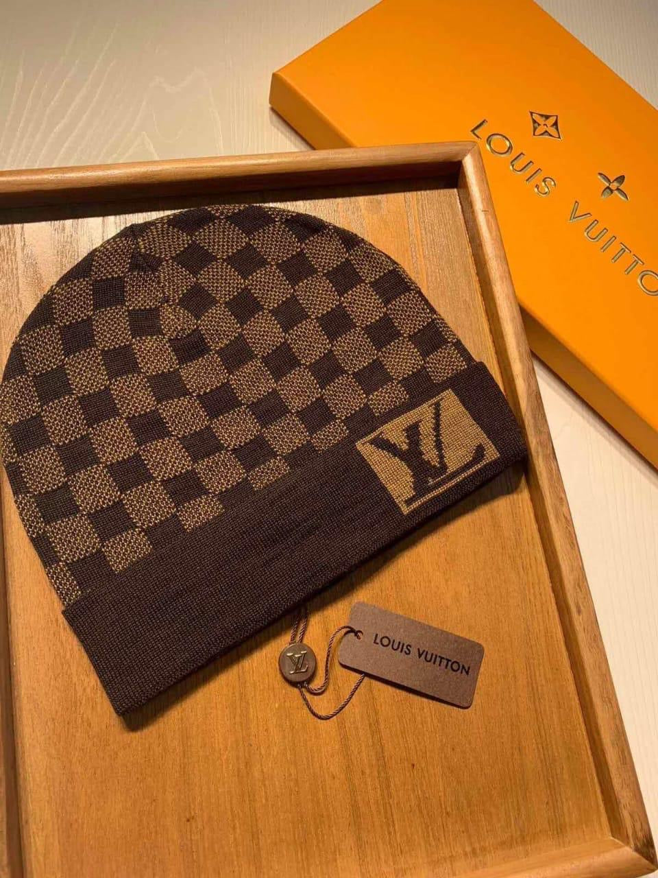 Lv hat