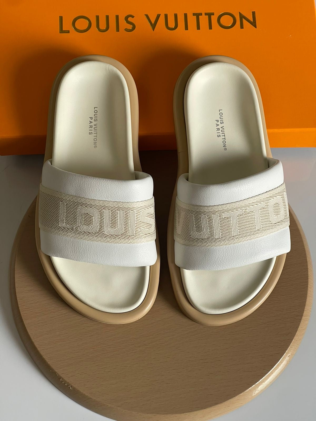 Lv slippers