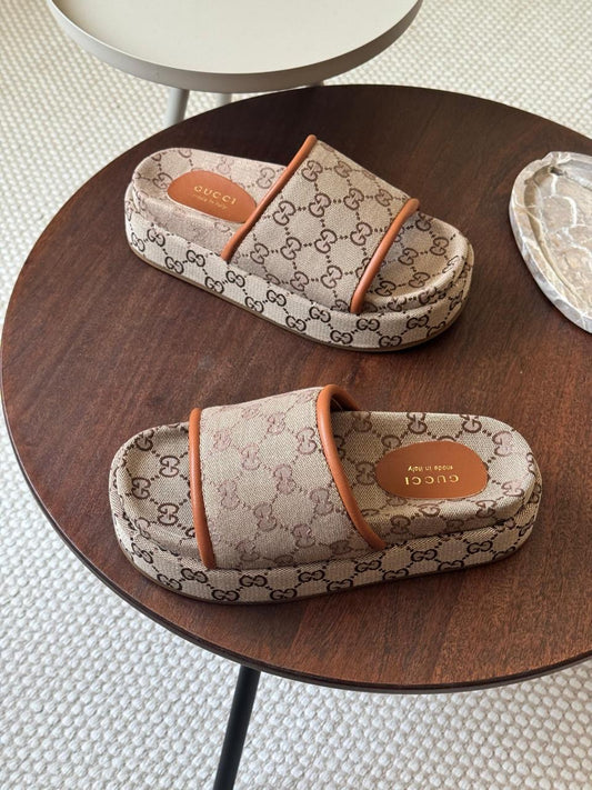 Gucci slippers