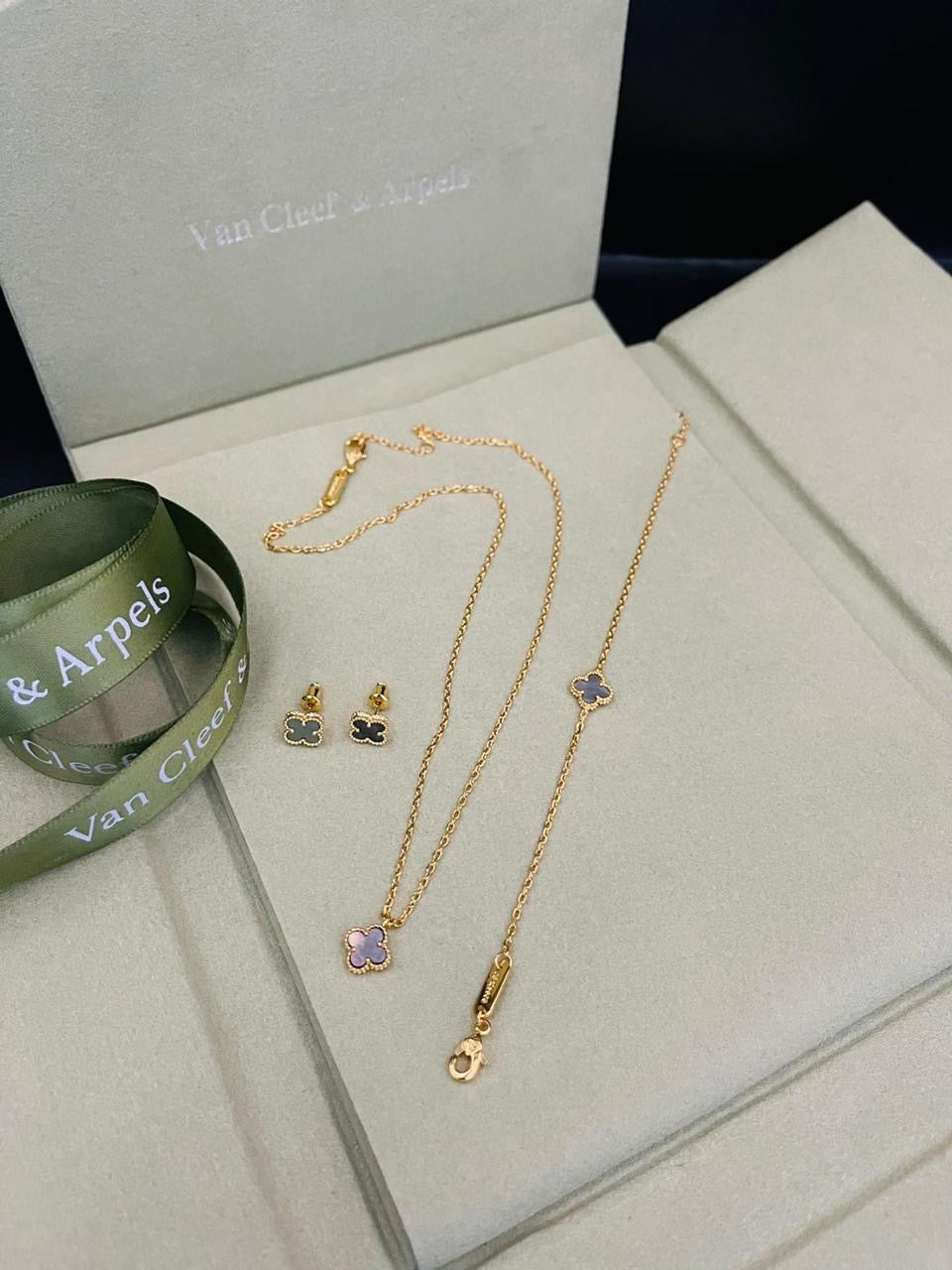 Van cleef jewelry set