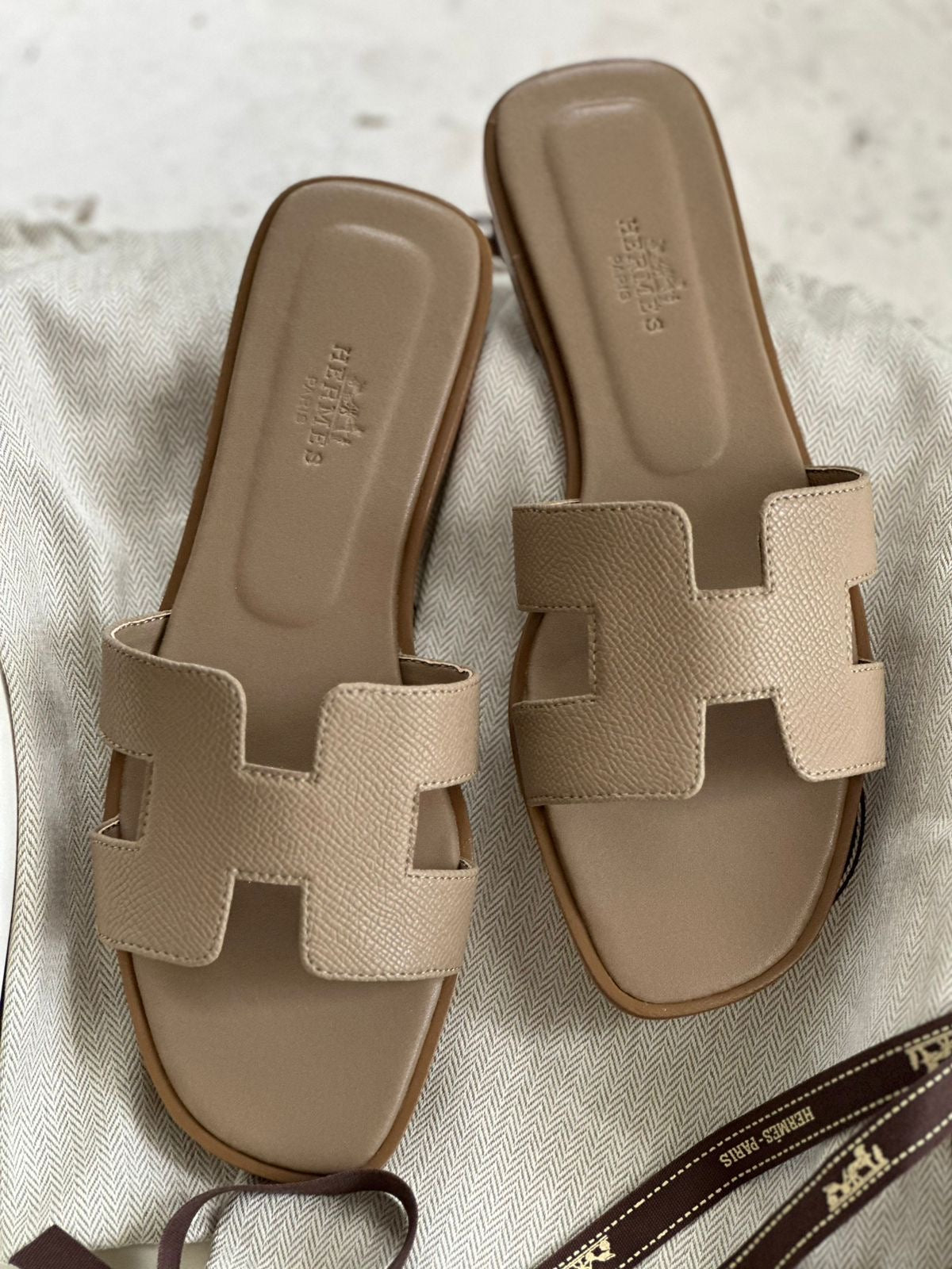 Hermes slippers beige