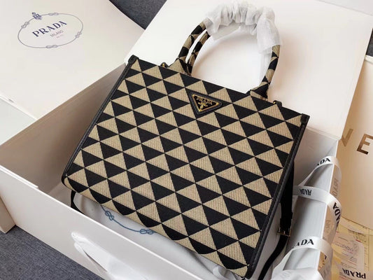 Prada bag tote 450/425