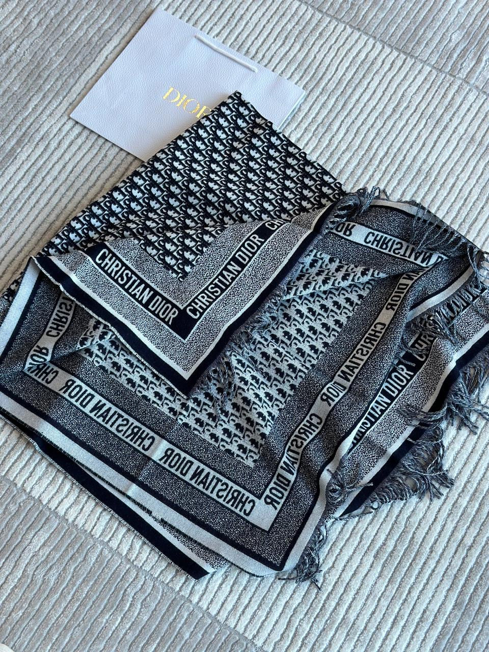 Dior scarf 140 x 140 cm