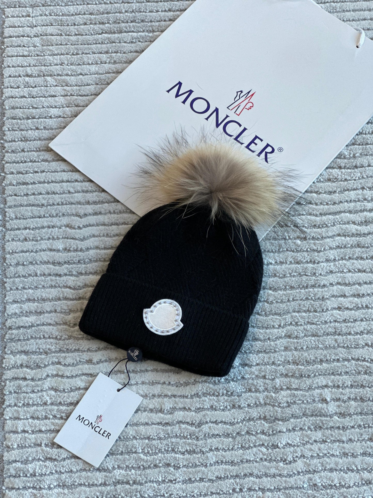 Moncler hat