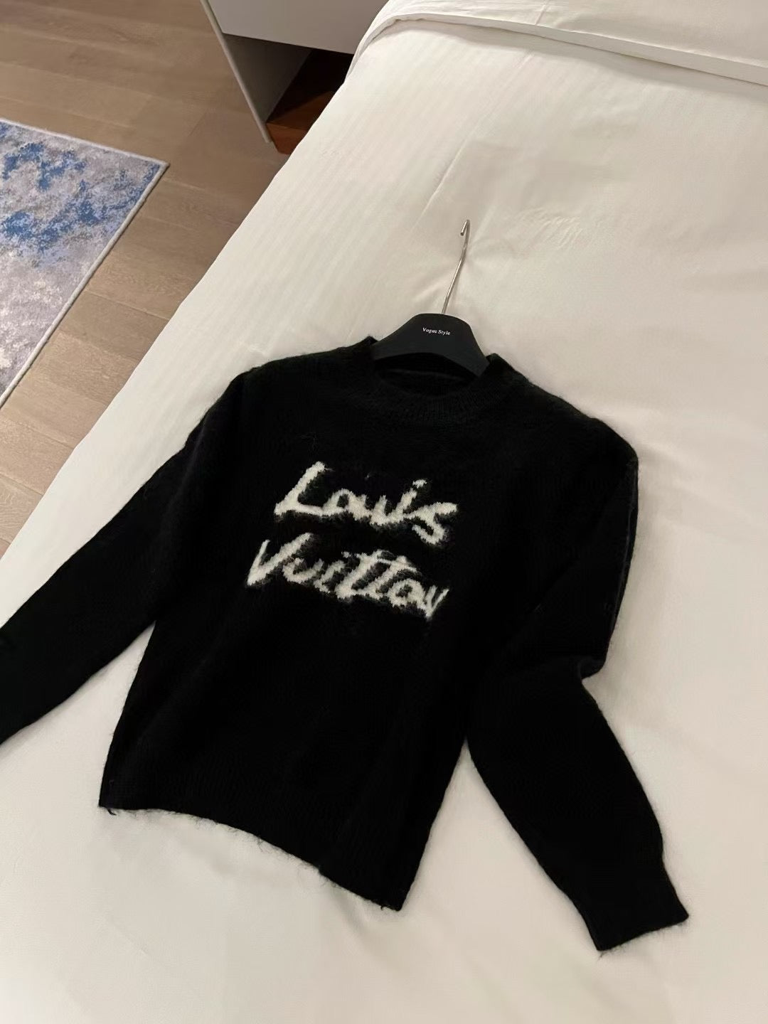 Lv sweater