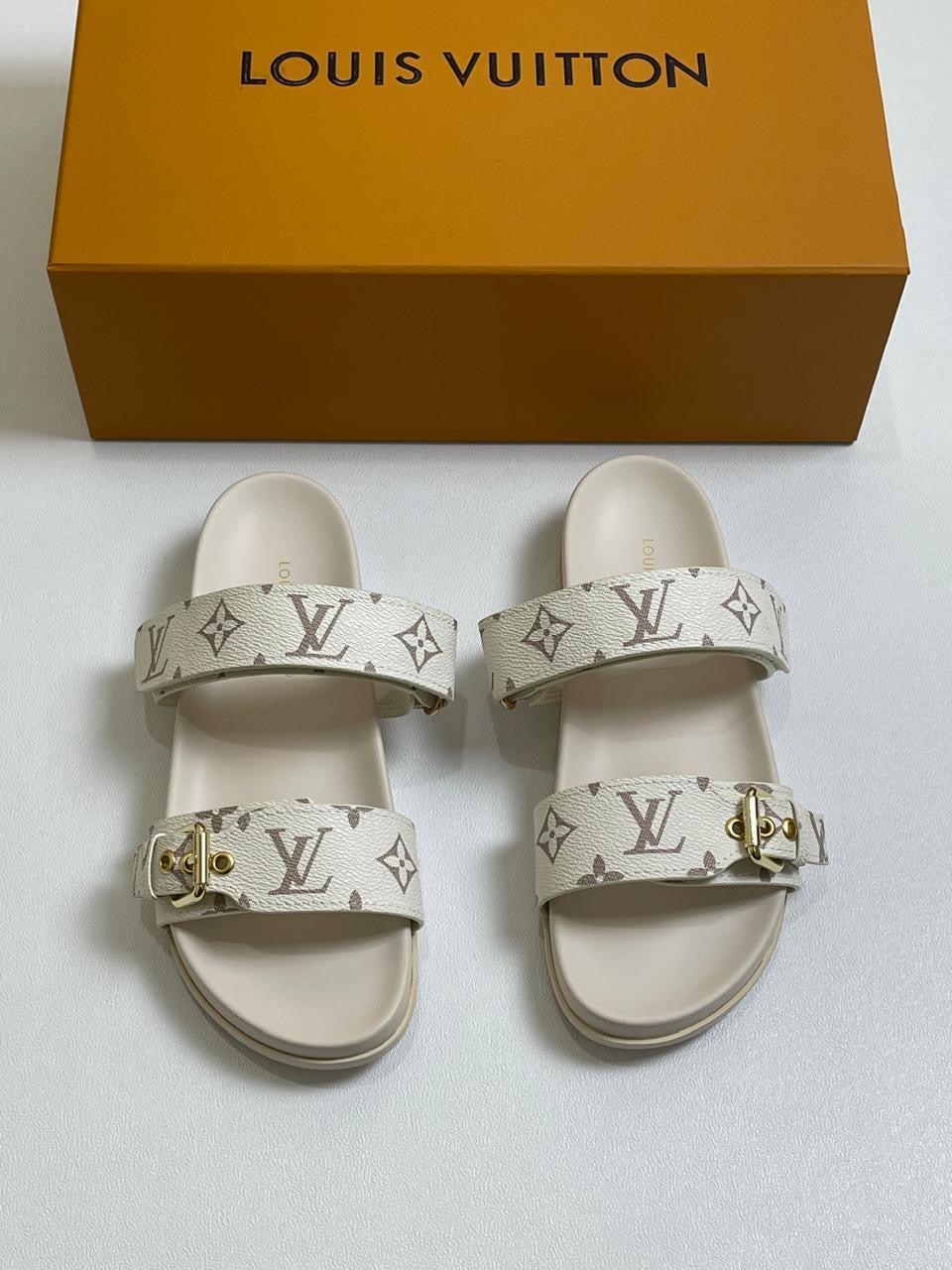 Lv slippers white