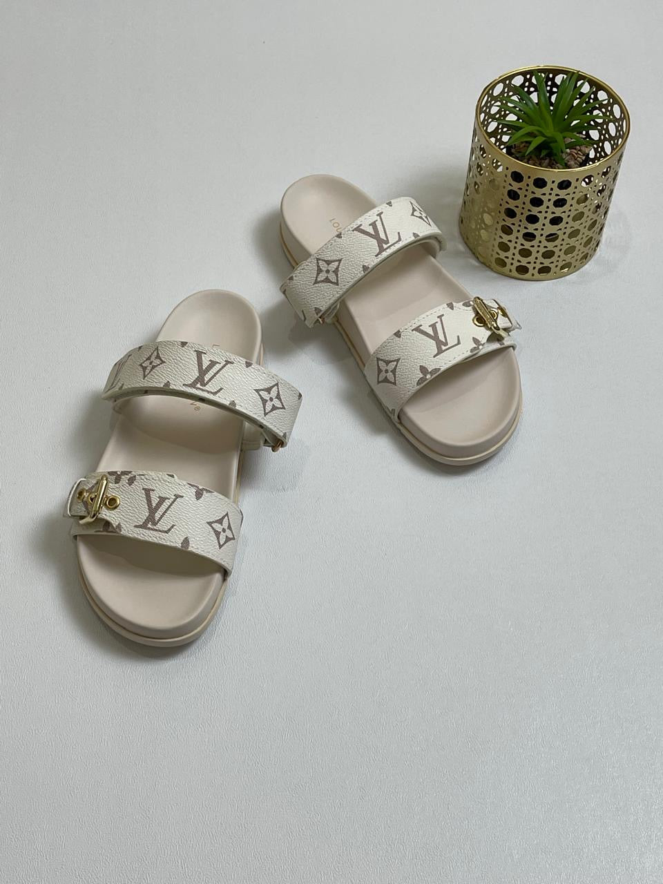 Lv slippers white